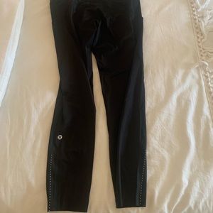 Lululemon 7/8 black leggings with pockets